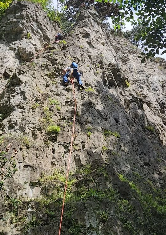 Wspinaczka solo z asekuracją